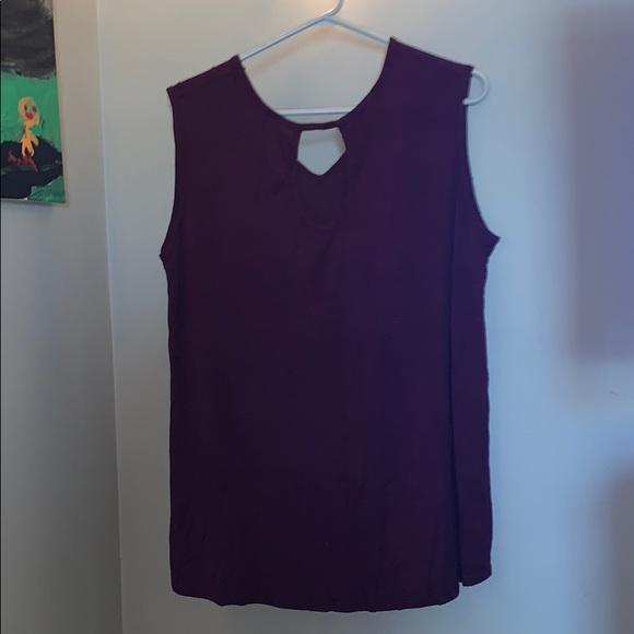 Cute shirt!!👚 - Picture 2 of 3